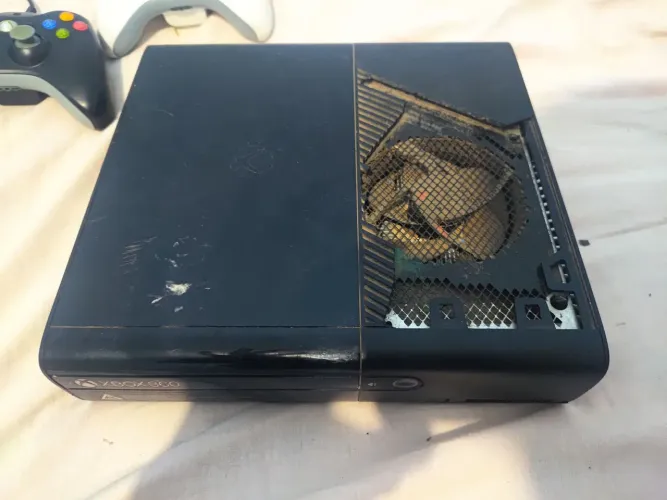 XBOX 360 SUPER SLIM