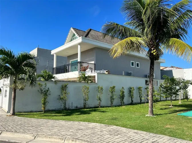 CASA TRIPLEX EM ESTILO CONTEMPORÂNEO, PORTEIRA FECHADA, COM 4 SUÍTES