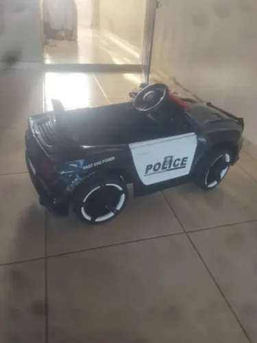 Carrinho de polícia elétrico