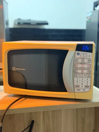 Microondas Electrolux 20 litros perfeito estado 