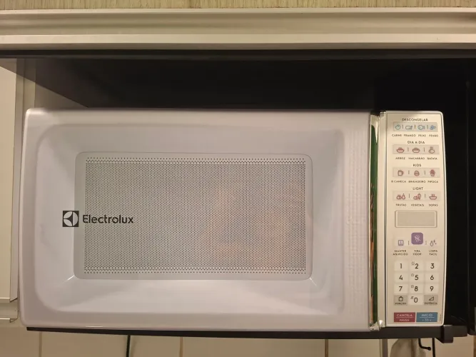 Micro-ondas Electrolux, 34L<br> *Usado poucas vezes!!!* <br>R$ 550,00
