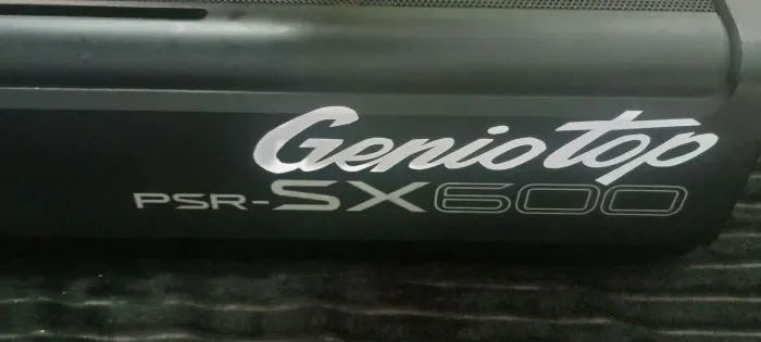 Teclado Yamaha 660