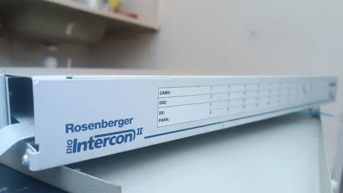 Rack de rede/telecomunicações 8u por metade do preço