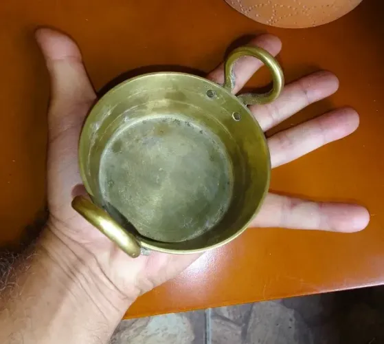 Antiga e raras Miniatura no feitio Tacho em bronze dourado maciço