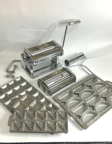 Máquina De Macarrão Marcato Atlas 150 + 4 Formas De Alumínio Prateado