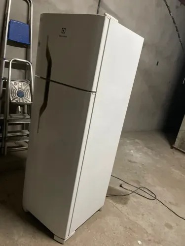 Vendo Geladeira Eletrolux