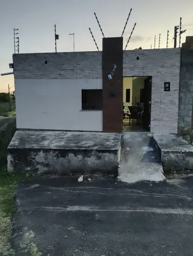 VENDE-SE CASA ( Apenas venda)