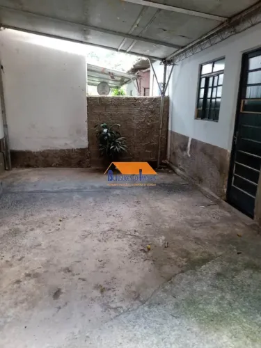 02 casas de 3 quartos com 5 barracões Bairro Nova Cachoeirinha em Belo Horizonte