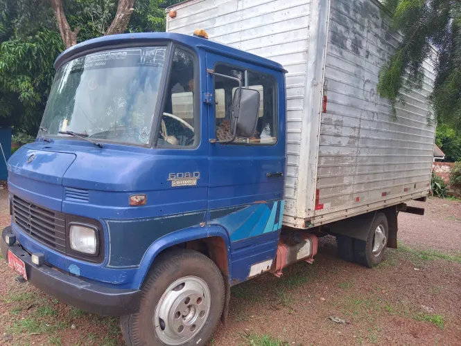 VENDE SE CAMINHAO MERCEDES BENS 608D