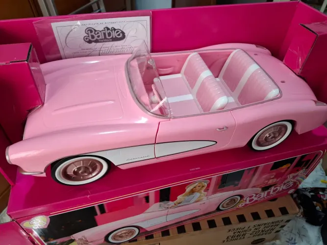 Carro de brinquedo da barbie do filme The Movie de 2023