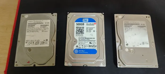 3 HD's SATA 2 de 500GB e 1 de 250GB