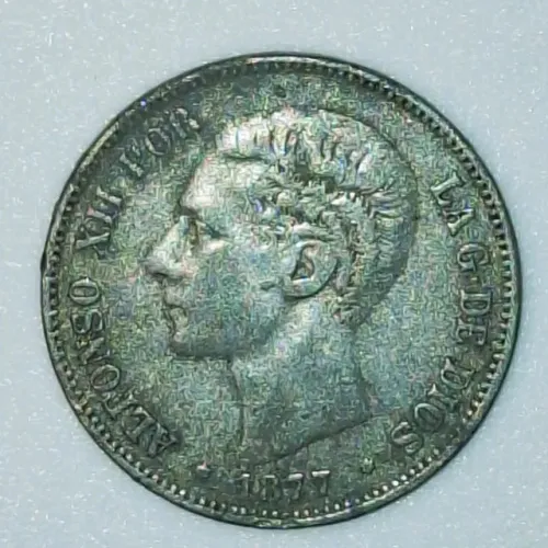 Moeda de prata espanhola de 5 pesetas de 1877, com a efígie do rei Afonso XII 
