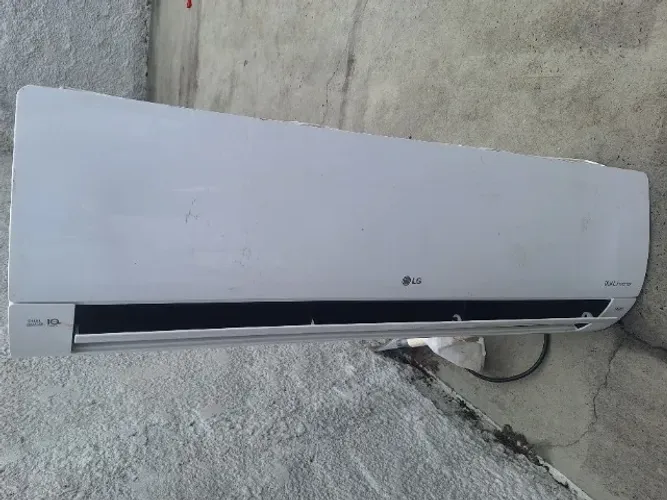 Vende-se ar condicionado 22.000 btus lg inverter frio/ preço negociável