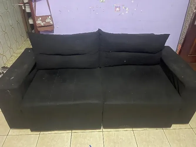 Vendo sofá em ótimo estado tem que dá uma boa limpada nele,preciso desocupar um espaco