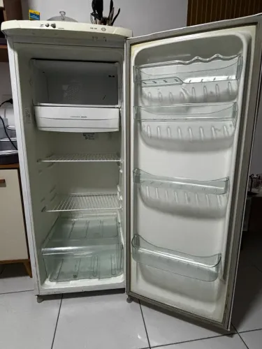 Geladeira Electrolux RE 28 Super