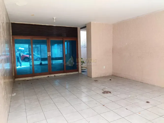Casa com perfil comercial, 7 quartos, lado sombra
