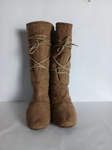 Bota renascentista de camurça