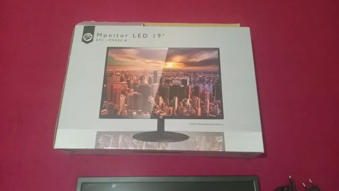 Monitor 19 BPC led. Na caixa 