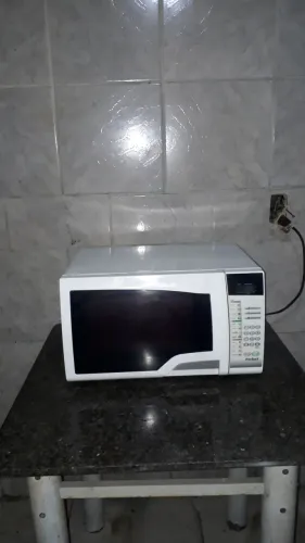 Microondas Panasonic 28 litros funcionando perfeitamente.