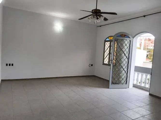 Casa Ampla para Locação Residencial ou Comercial - Excelente Localização