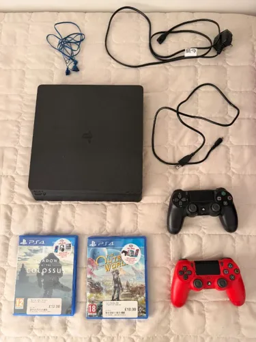 Playstation 4 Slim 500GB + 2 controles + 2 jogos