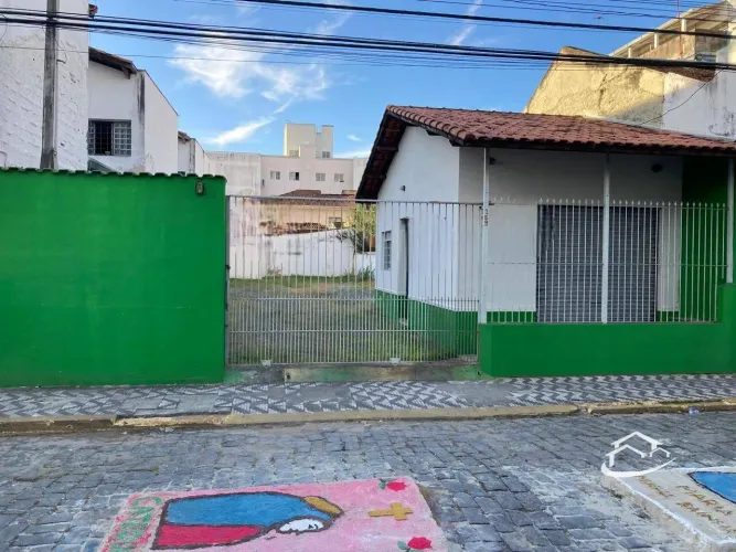 Ponto comercial próximo a Praça Arnolfo Azevedo em Lorena para Locação.