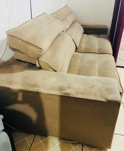 Sofá usado , super conservado so precisa fazer higienizar sujo 