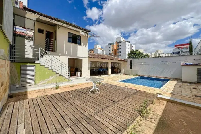 Casa à venda no bairro Fernão Dias