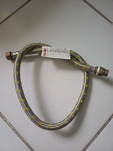 Mangueira flexível para gás. 