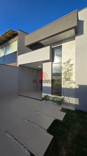 Casa com Piscina à Venda no Residencial Petrópolis, Goiânia  Próxima à Rodovia GO-060