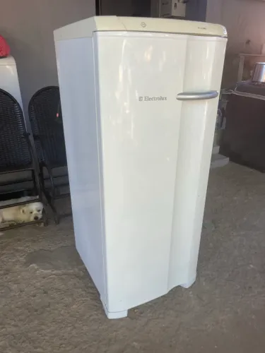 Freezer vertical Electrolux 180 litros