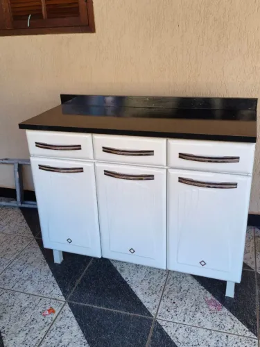 Armário de cozinha em ação