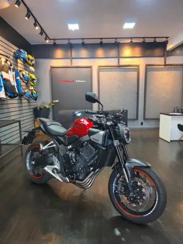 CB 650R E - CLUTCH 2026/26 SEMI NOVA APENAS 1.320KM