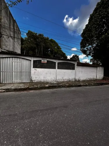 Casa térrea espaçosa com 02 quartos Centro - Ananindeua - PA