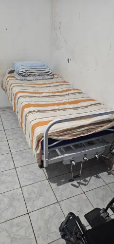 Cama hospitar 3 estágios, com colchão a ar