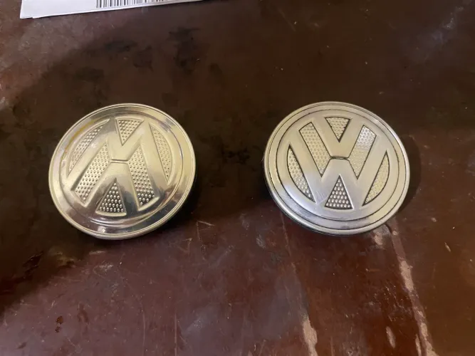 Duas calotinhas originais para roda liga vw polo MSI