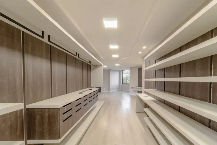 Casa em Condomínio Fechado com 04 quarto