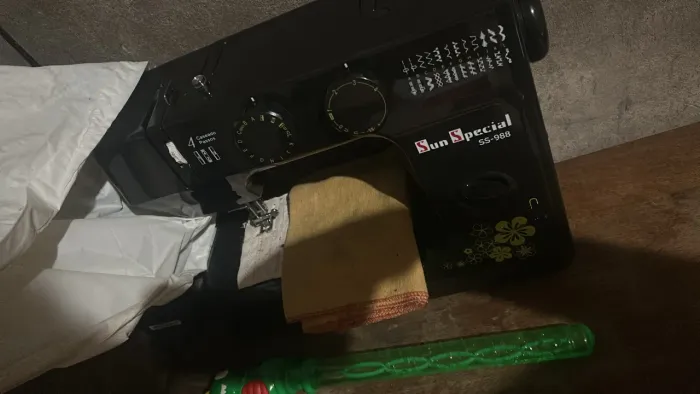 Vendo uma máquina de costura