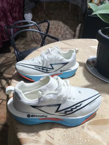 Tênis de corrida novo