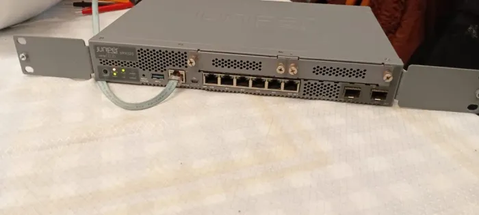 Roteador e Firewall Juniper SRX-320