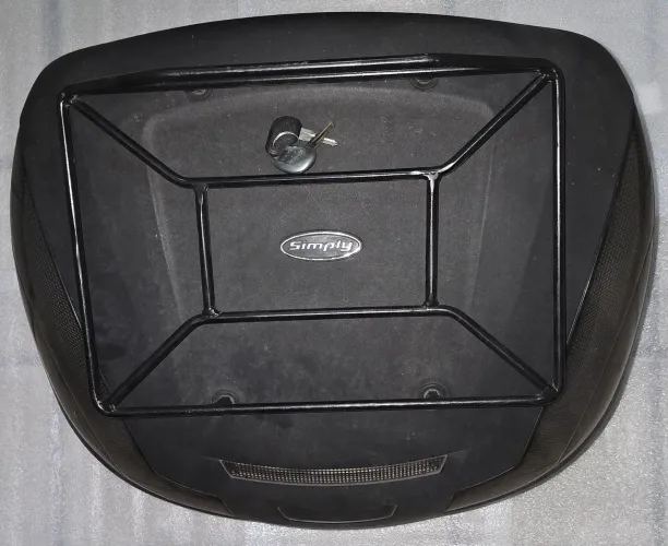 Bauleto 47L Givi Monolock Simply, com Suporte Elevado (possibilidade de 2 capacetes)