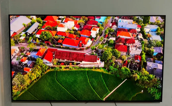 Tv 75 LG 4K com Alexa e mouse na tela