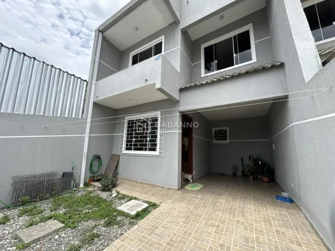 Excelente sobrado triplex no bairro Sítio Cercado;