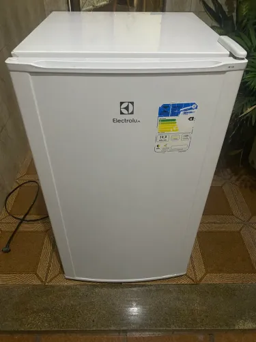 FRIGOBAR ELETROLUX 122 LTS ( NOVINHO )