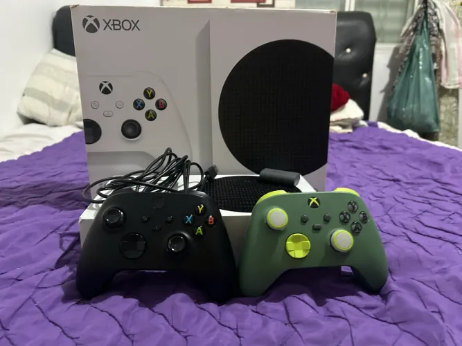 XBOX SERIES S SEMINOVO COM 2 CONTROLES