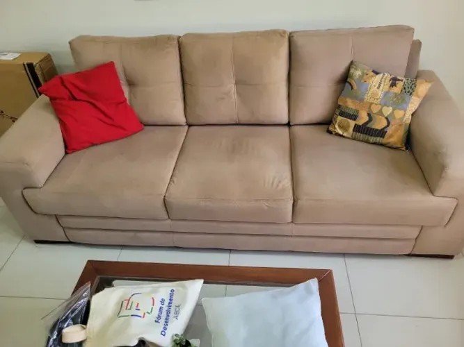 Conjunto com dois sofás de 2 e 3 lugares