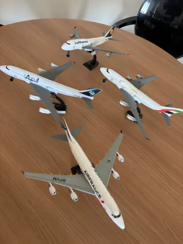 4 miniaturas avião Boeing 747