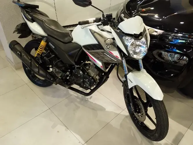 YAMAHA YS150 FAZER SED,2017,Muito nova.
