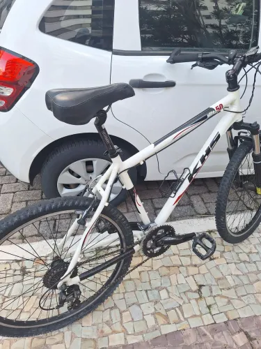 Bike KHS, aro 26, quadro 19, toda alivio/acera