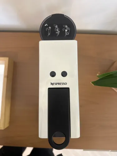 Cafeteira Nespresso Essenza Mini 220V | Semi Nova | Pouquíssimo Uso RETIRADA NO LOCAL